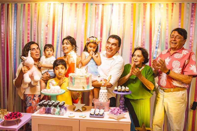 Sophia Party - Herdeira de Maryanna Canamary e Idezio Rolim, Sophia sopra sua quarta velinha