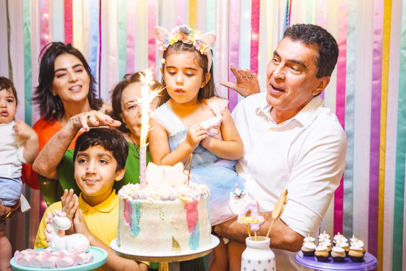 Sophia Party - Herdeira de Maryanna Canamary e Idezio Rolim, Sophia sopra sua quarta velinha