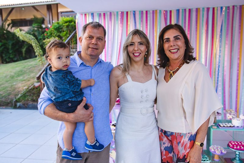 Sophia Party - Herdeira de Maryanna Canamary e Idezio Rolim, Sophia sopra sua quarta velinha