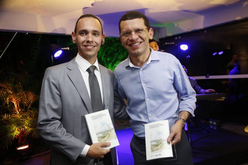 Cidade e Governança - Pedro Rocha Neto pilota lançamento de livro na Universidade de Fortaleza