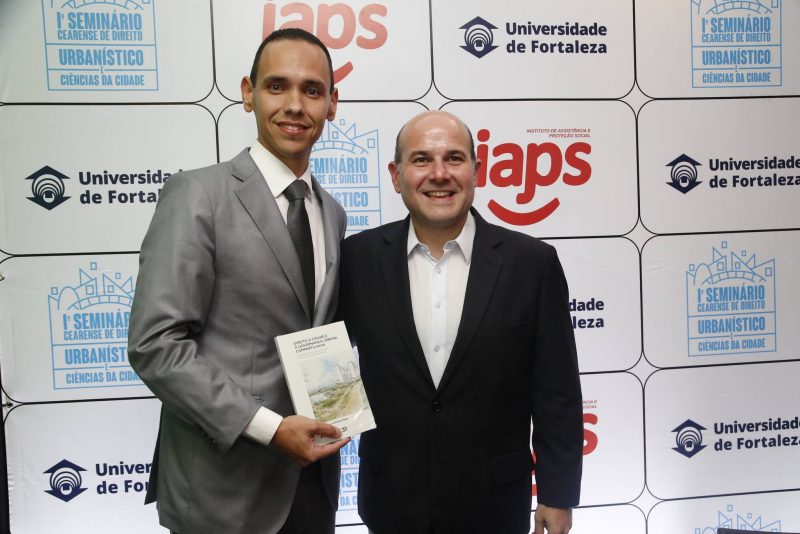 Cidade e Governança - Pedro Rocha Neto pilota lançamento de livro na Universidade de Fortaleza