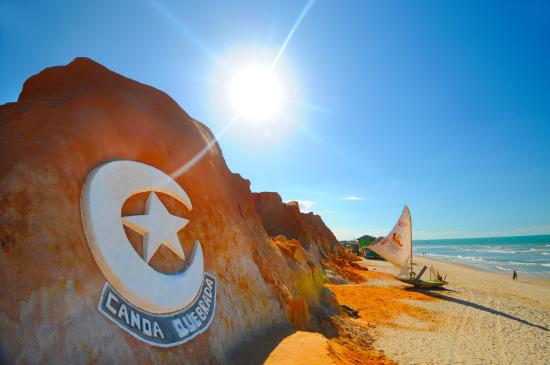 Canoa Quebrada encanta por sua beleza, aventura e vida noturna Canoa Quebrada encanta por sua beleza, aventura e vida noturna