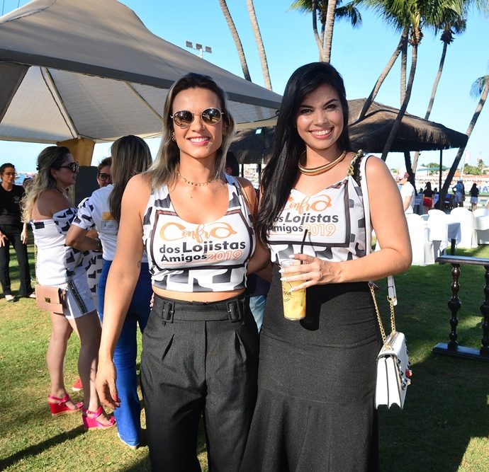 Raissa Soares E Larissa Sales 