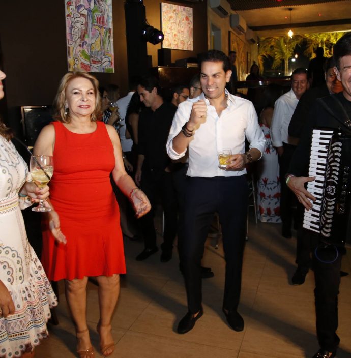 Renata, Iracema E Claudio Vale E Waldonys