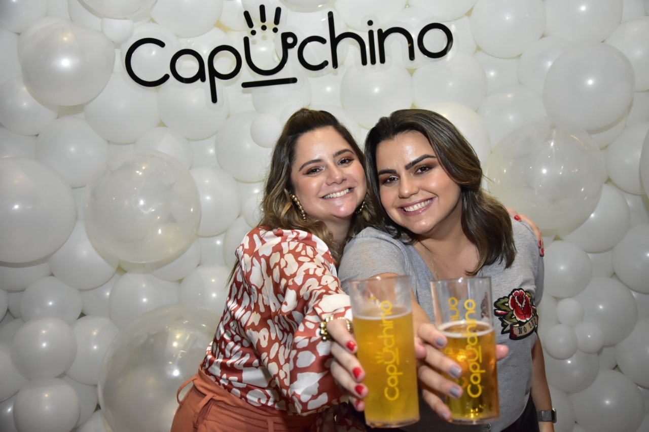 Renata Benevides e Karla Rodrigues movimentam o Santa Gela com festa de confraternização