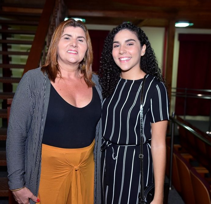 Tna E Nicole Holanda