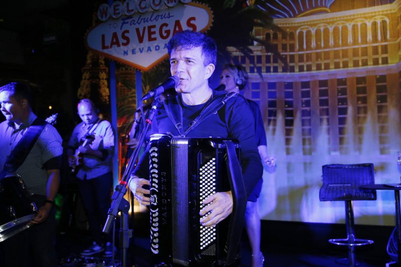 Alto Astral - Cláudio Vale pilota o Natal da CVPAR