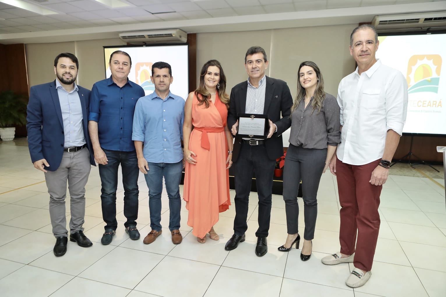 Alexandre Pereira recebe homenagem durante evento de confraternização do Visite Ceará
