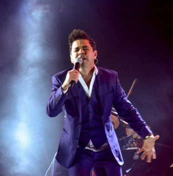 Zezé Di Camargo apresenta “Rústico” em turnê solo passando por Fortaleza