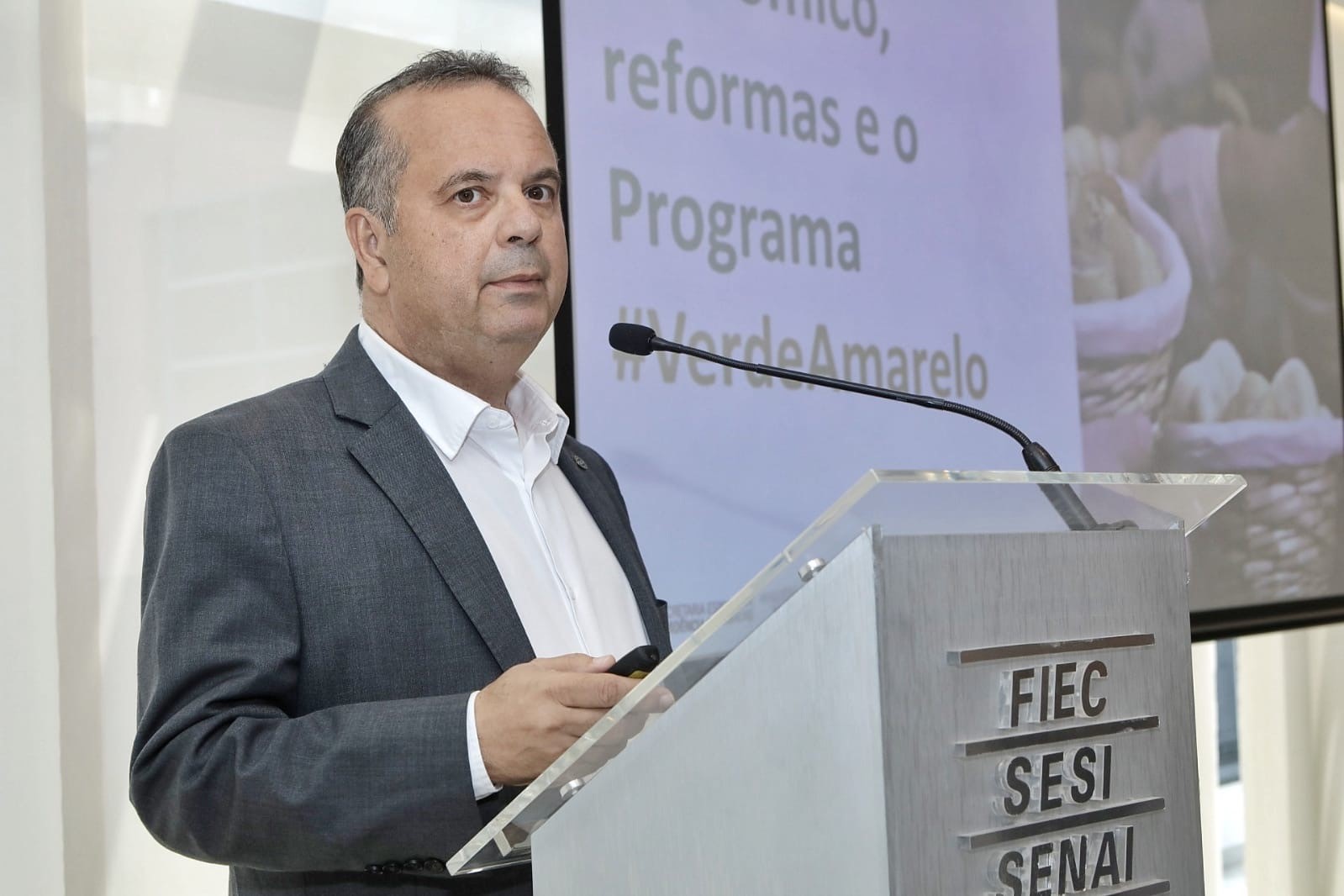 FIEC recebe Rogério Marinho para discutir economia do país e o Programa Verde Amarelo FIEC recebe Rogério Marinho para discutir economia do país e o Programa Verde Amarelo