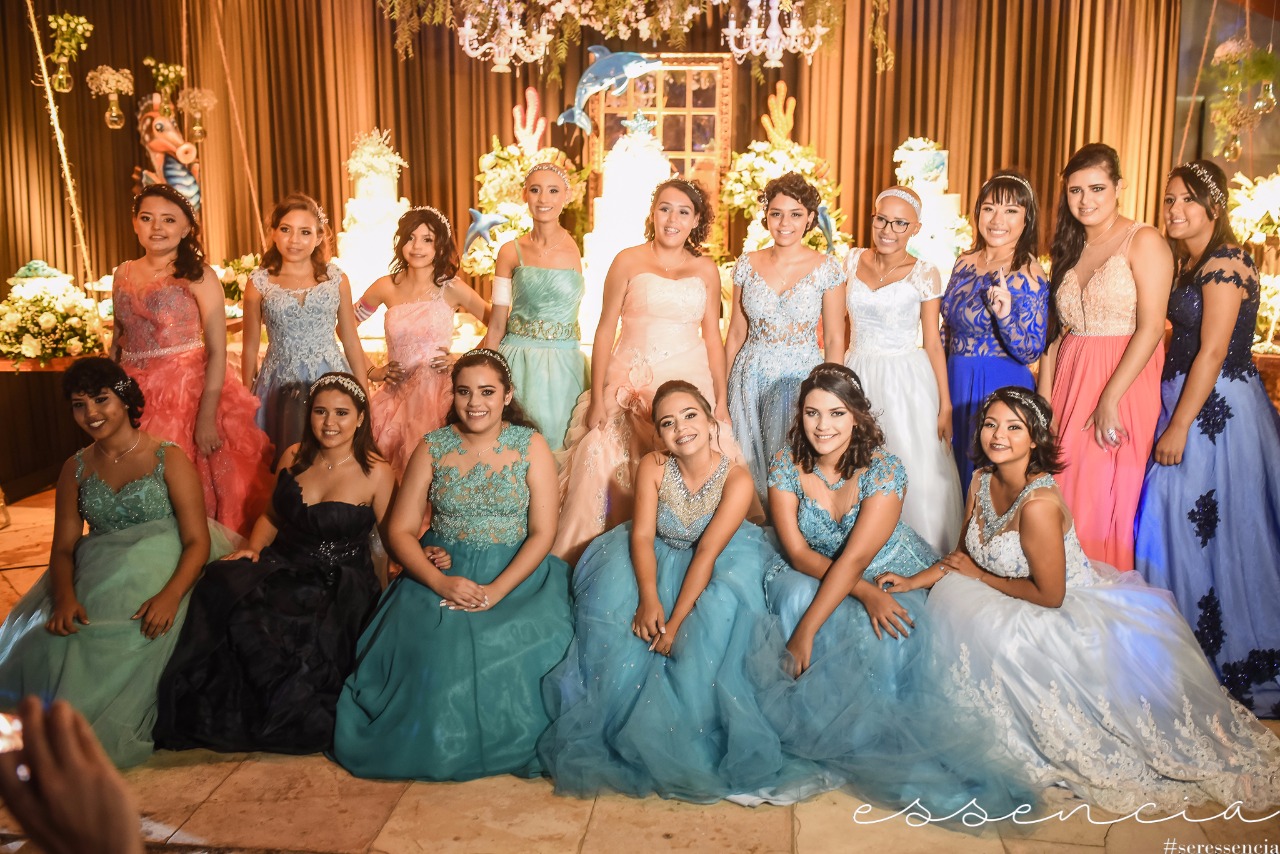 Meninas da Associação Peter Pan comemoram os 15 anos com Baile de Debutante solidário
