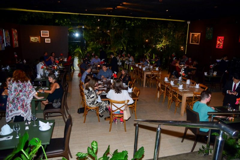 Música e Gastronomia - Dinner show Notte DellOpera injeta um brilho extra no Pipo Restaurante