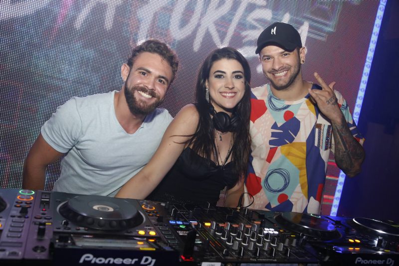 Hot, hot, hot - Marília Recamonde brilha mais que um diamante na pista da Living