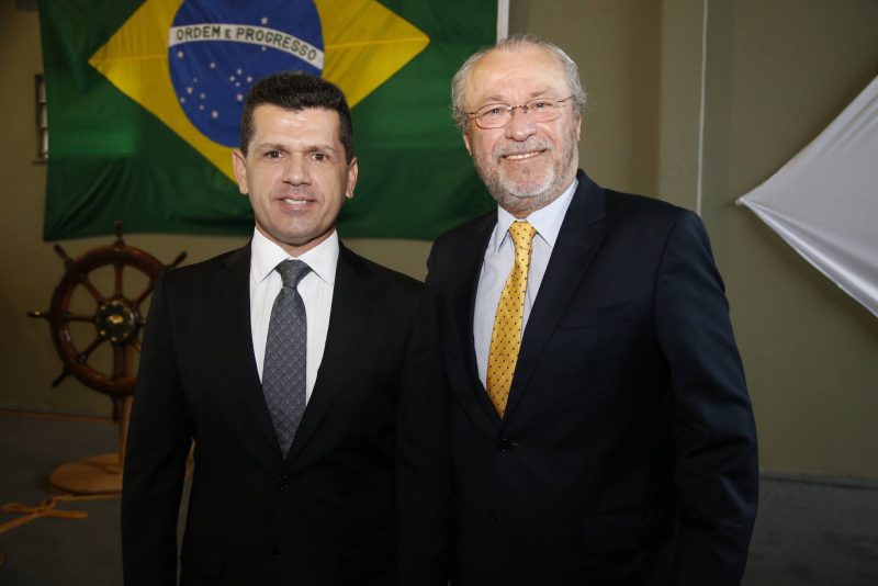 Troca de comando - Madson Cardoso Santana transmite cargo ao Capitão de Mar e Guerra Ricardo Barillo Cruz