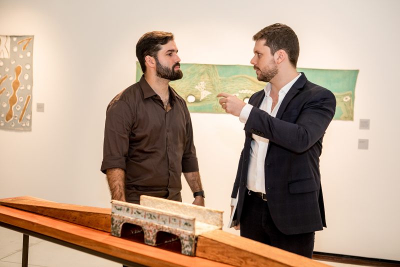 Artes Visuais - Max Perlingeiro apresenta a preview da exposição “Leonilson por Antônio Dias – Perfil de uma Coleção”, na Multiarte