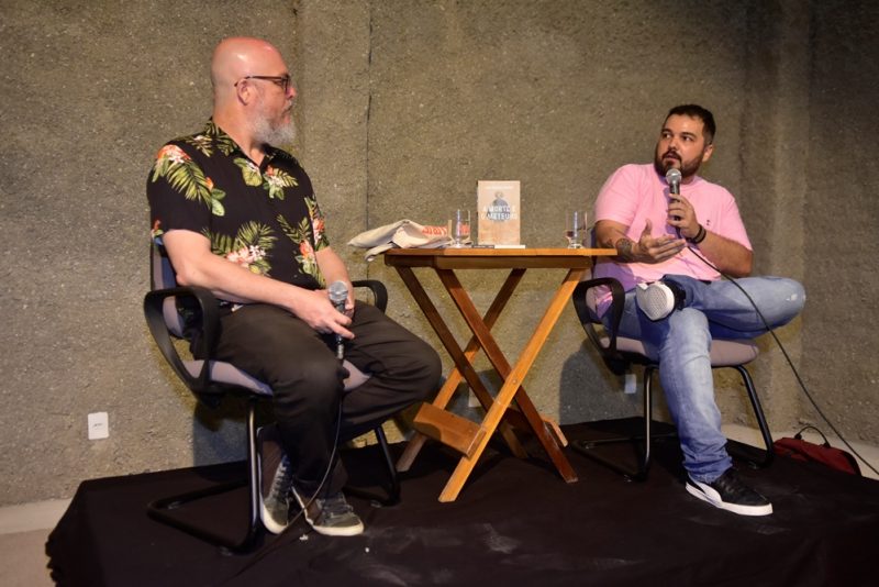 A morte e o meteoro - Joca Reiners Terron pilota lançamento de livro no Porto Iracema das Artes