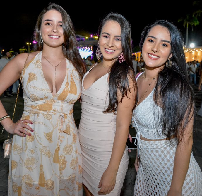 Leticia Nunes, Emanuela Oliveira E Lara Nunes