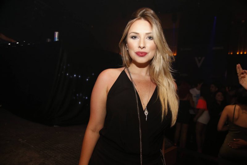 Hot, hot, hot - Marília Recamonde brilha mais que um diamante na pista da Living