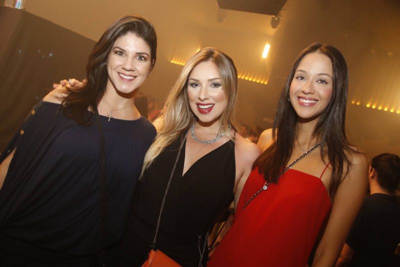 Hot, hot, hot - Marília Recamonde brilha mais que um diamante na pista da Living