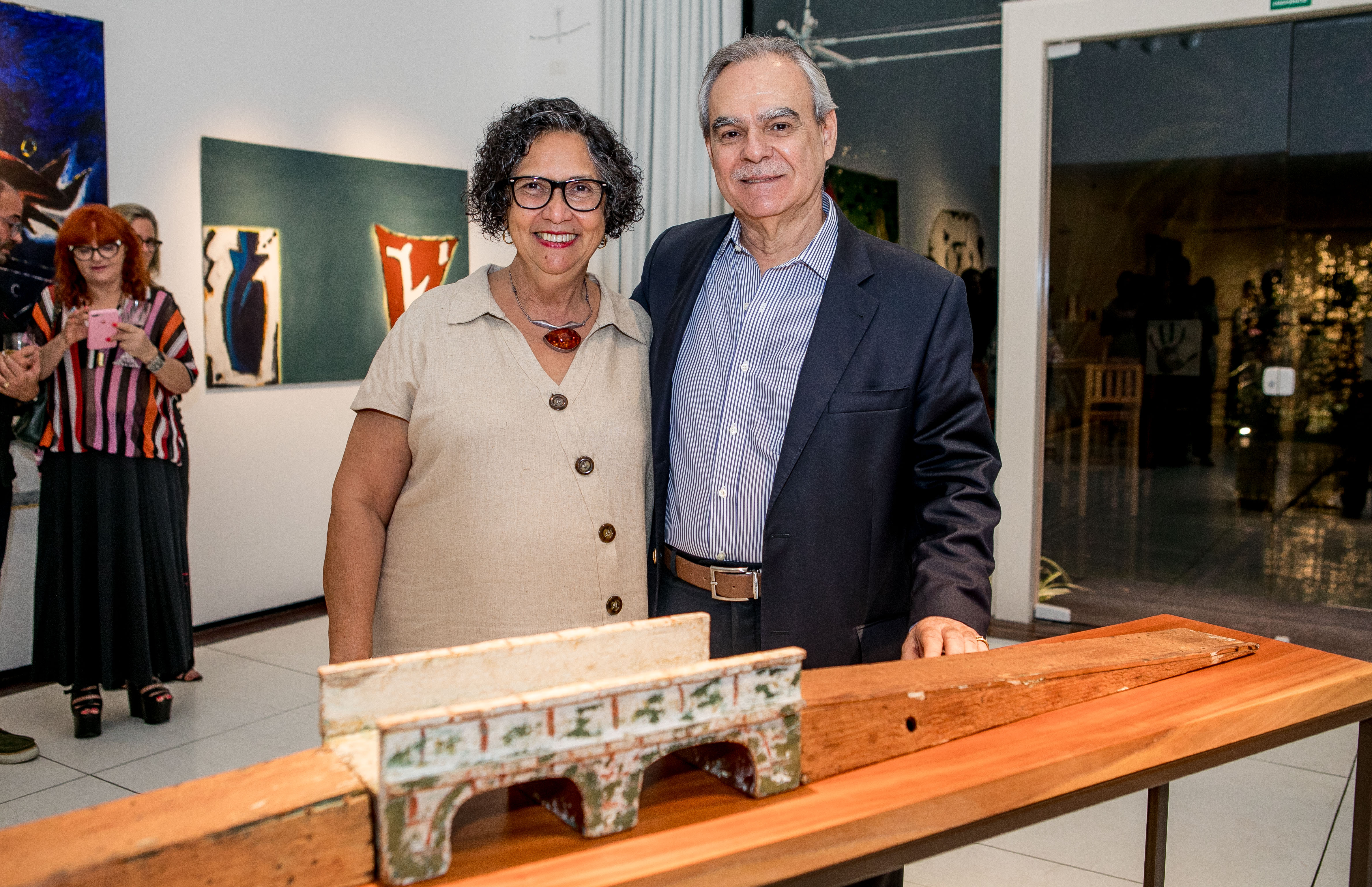 Max Perlingeiro apresenta a preview da exposição “Leonilson por Antônio Dias – Perfil de uma Coleção”, na Multiarte