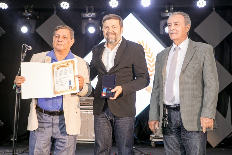 Reconhecimento - Élcio Batista é agraciado com a Medalha Djalma Baima pela Caixa Beneficente dos Militares do Ceará