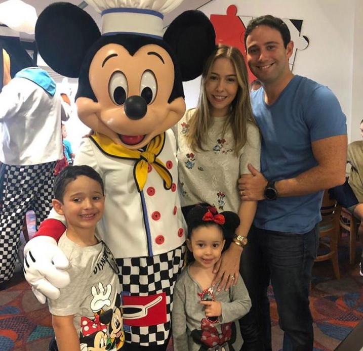 Rafaella Távora e Thiago Asfor dão start na temporada de diversão na Disney