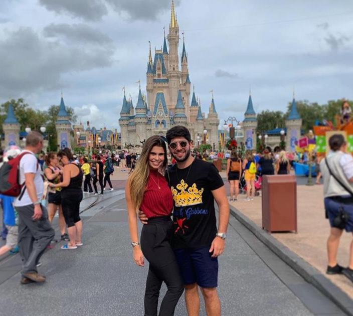 Deib Otoch e Júlia Pinto curtem dias de descanso e lazer em Orlando