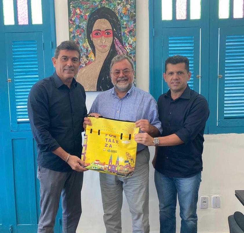 Alexandre Pereira e Erick Vasconcelos recebem a visita do Embaixador da Ucrânia, Osvaldo Biato Alexandre Pereira e Erick Vasconcelos recebem a visita do Embaixador da Ucrânia, Osvaldo Biato