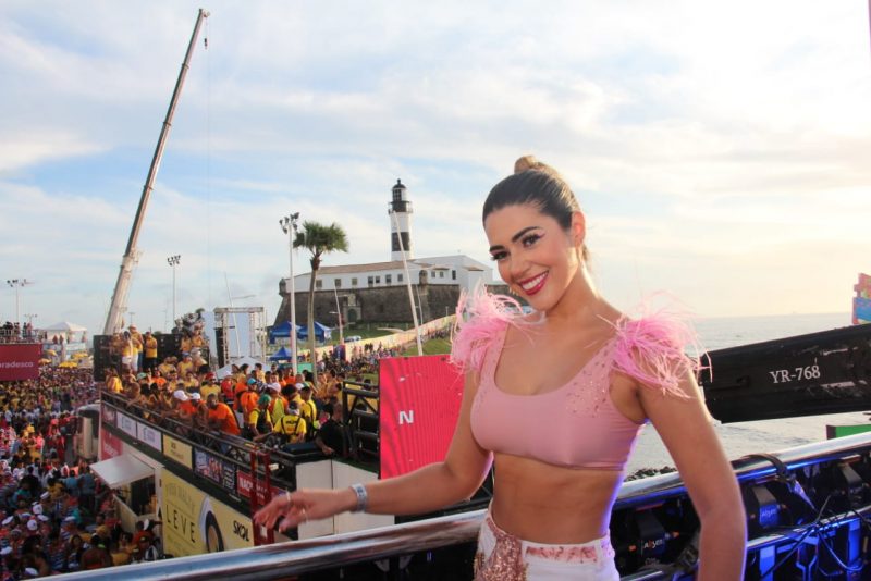 Barra-Ondina - Vestida de Madonna, Cláudia Leitte chega causando na segunda noite do Carnaval de Salvador 2020