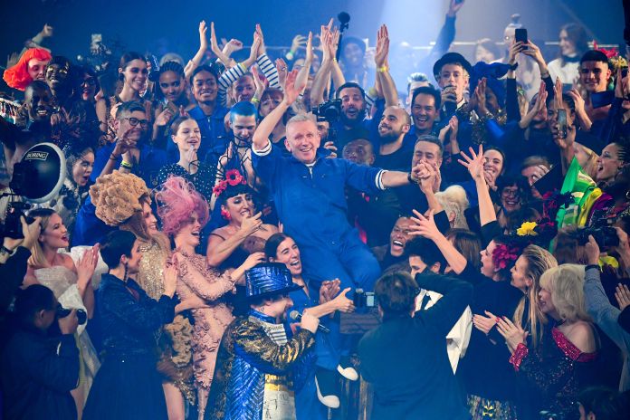 Jean Paul Gaultier se despede das passarelas. Mas, não dos holofotes! Jean Paul Gaultier se despede das passarelas. Mas, não dos holofotes!