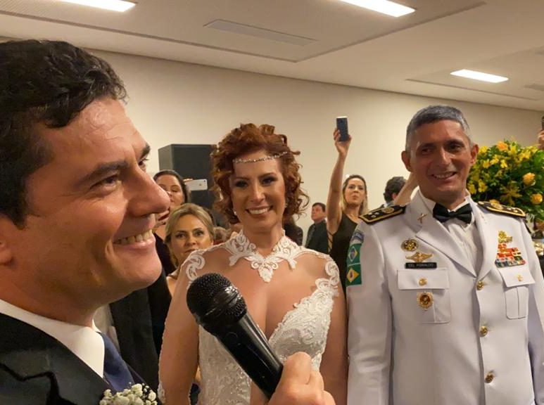 Casamento de Aginaldo Oliveira e Carla Zambelli agita Brasília