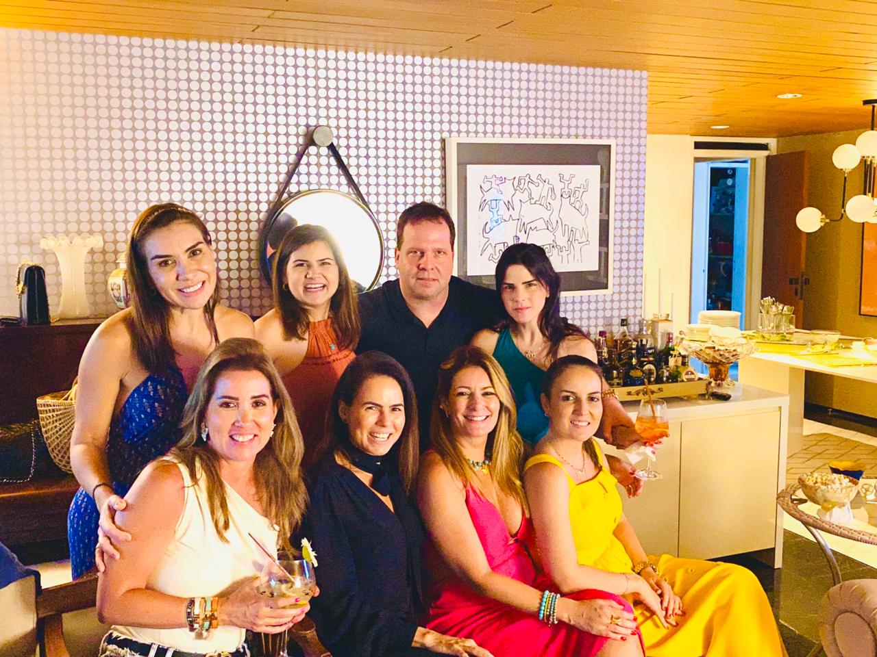 Tatiana Luna abre as portas de seu apê em torno de Edson Ventura Filho Tatiana Luna abre as portas de seu apê em torno de Edson Ventura Filho