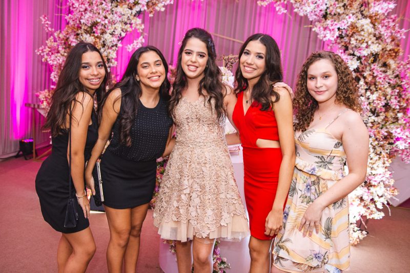 Debut - Ricardo e Adriana Cabral celebram os 15 anos da herdeira Laís