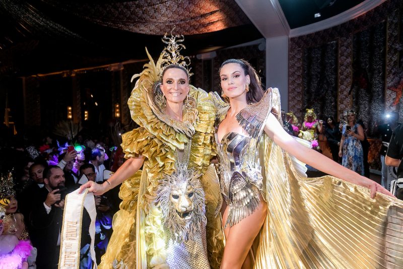 Carnaval do Rio - Rainha Camila Queiroz brilha mais que um diamante no Baile do Copa 2020