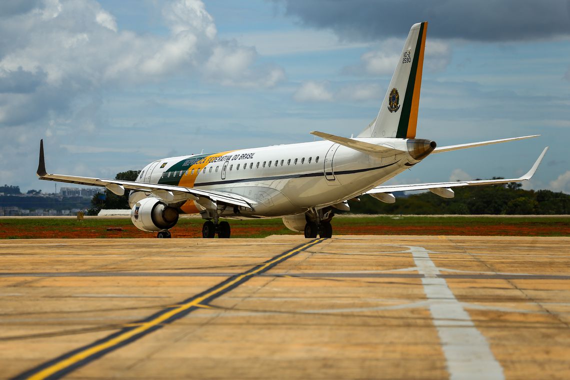 Aviões que trazem brasileiros de Wuhan, na China, chegam neste domingo