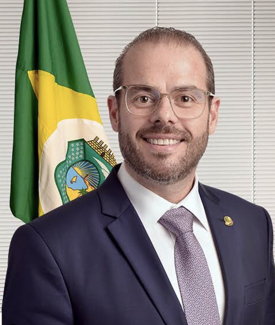 Com movimentos precisos, senador Prisco Bezerra ganha protagonismo e densidade política