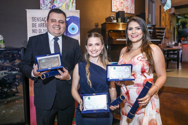 Glittering night - Instituto Cearense de Oftalmologia forma primeira turma de Especialização Médica