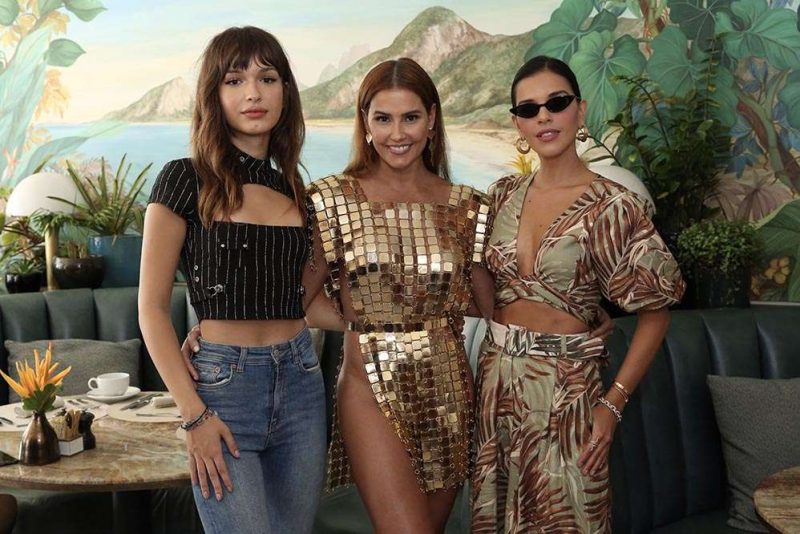 Carnaval - Musas do Camarote Allegria, Deborah Secco e Mariana Rios brilham em evento no Copacabana Palace