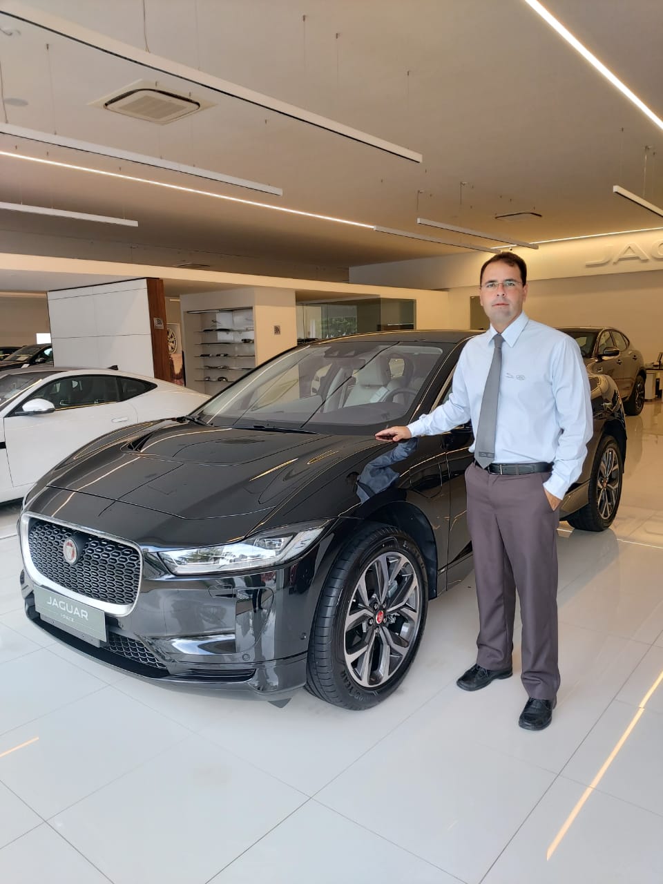 Já na concessionária Extrema, Jaguar I-PACE ganha selo de eficiência energética