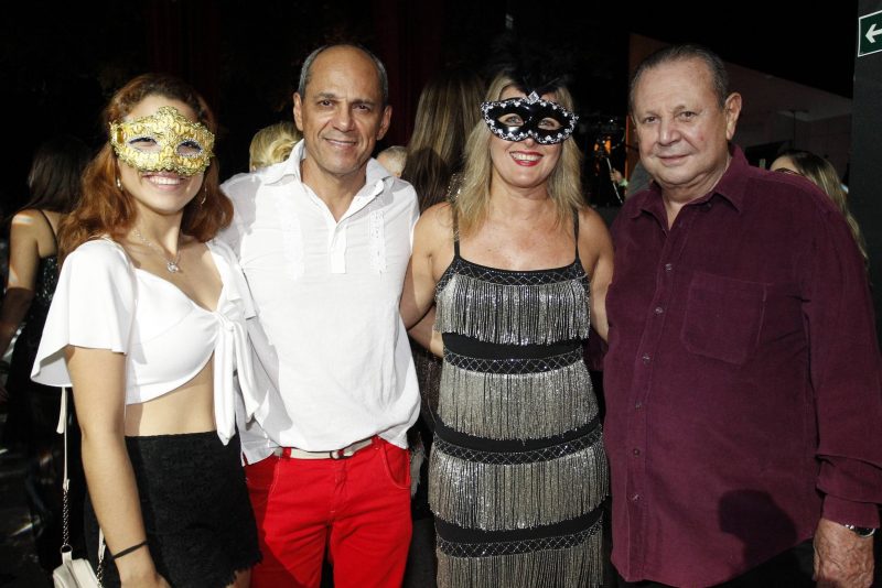 Baile de Máscaras - Com show de Diogo Nogueira, Bal Masqué movimenta o Marina Park Hotel