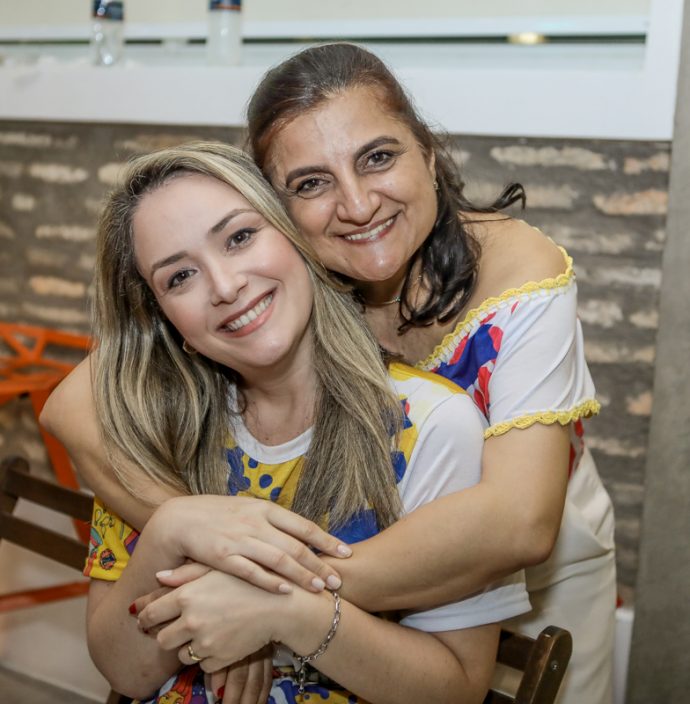 Joelma Guimaraes E Claudia Colin