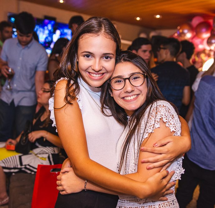 Julia Nobrega E Lara Paiva