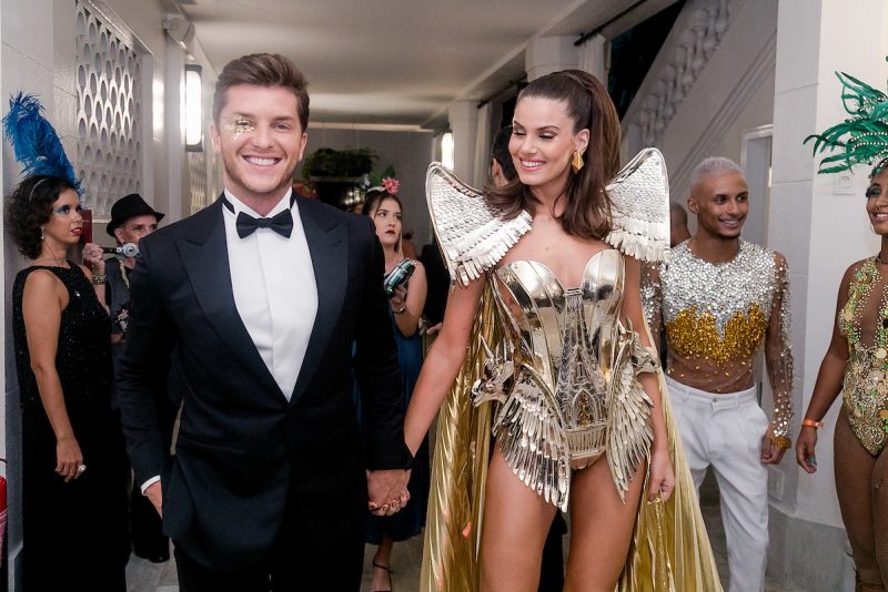 Carnaval do Rio - Rainha Camila Queiroz brilha mais que um diamante no Baile do Copa 2020