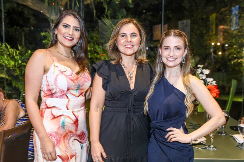 Glittering night - Instituto Cearense de Oftalmologia forma primeira turma de Especialização Médica