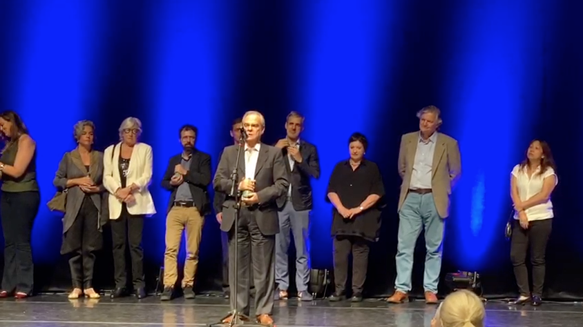 Max Perlingeiro recebe prêmio da Associação Paulista de Críticos de Artes em São Paulo Max Perlingeiro recebe prêmio da Associação Paulista de Críticos de Artes em São Paulo