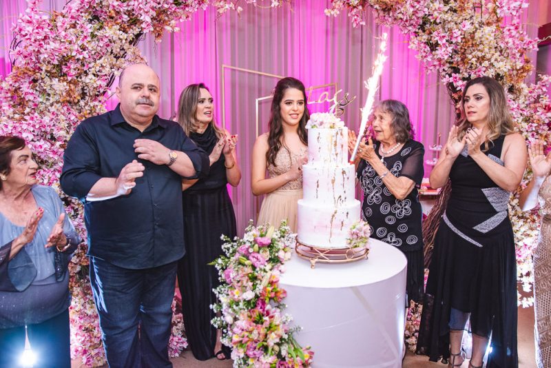 Debut - Ricardo e Adriana Cabral celebram os 15 anos da herdeira Laís