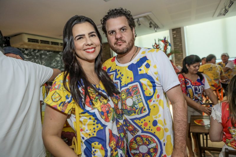 Pré-Carnaval - “Bloco Tamo Junto” reúne a turma da publicidade e da comunicação na Praia de Iracema