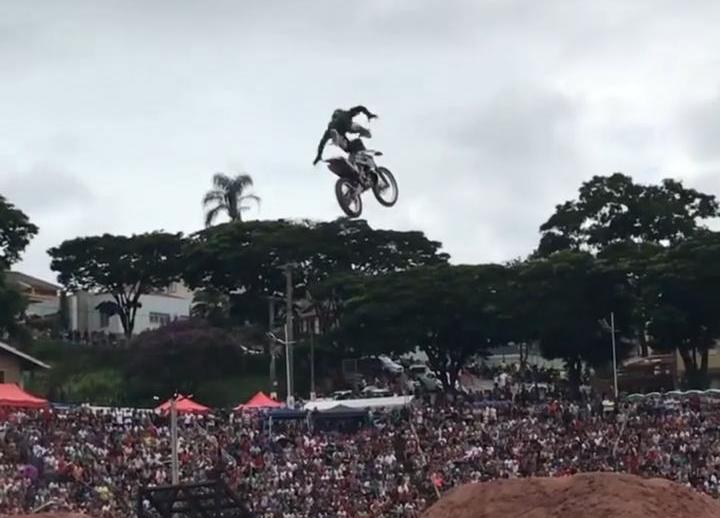 Cláudio Queiroz Rocha é destaque na maior competição de freestyle motocross do País