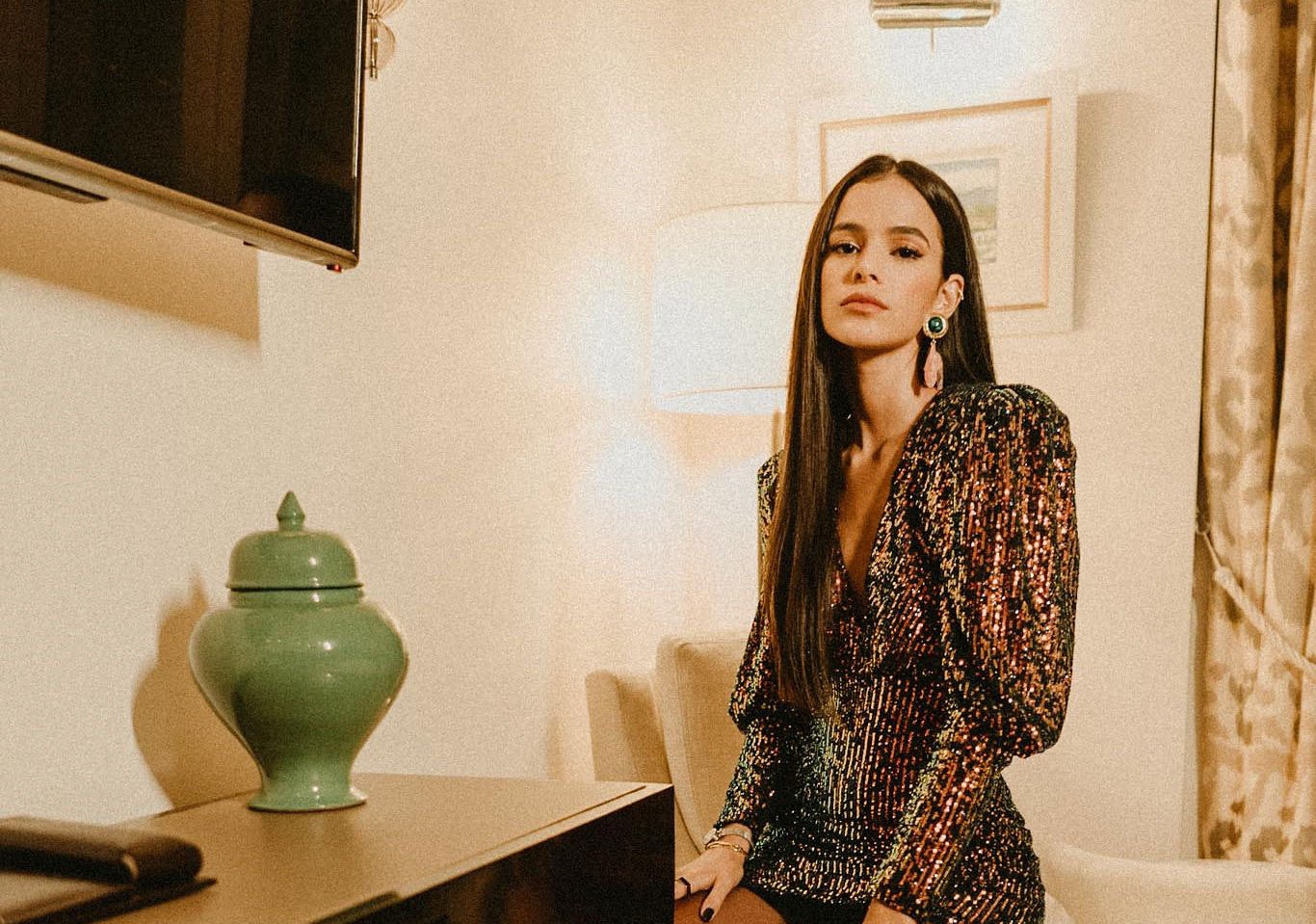 Bruna Marquezine brilha durante lançamento da nova coleção da Colcci no Copacabana Palace