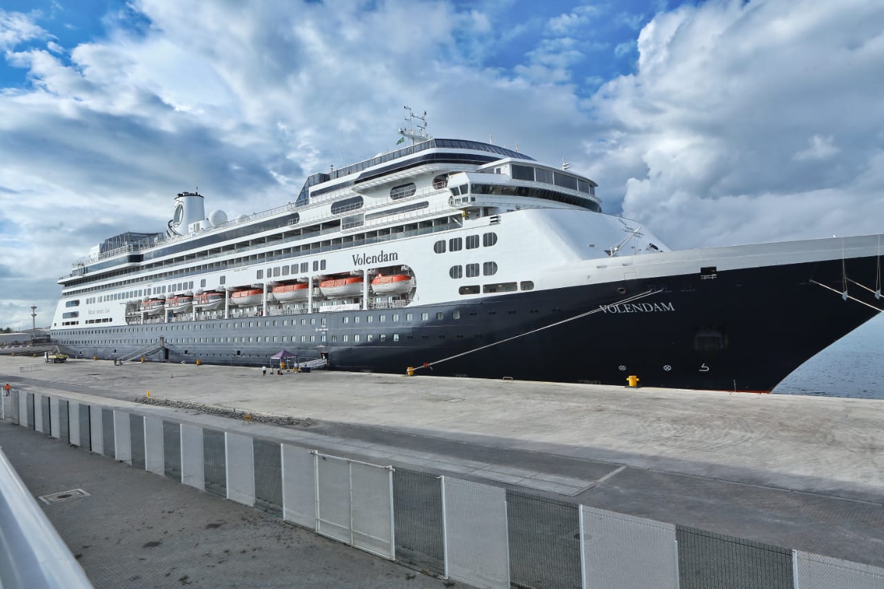 MS Volendan atraca no Porto do Mucuripe trazendo mais de mil turistas a bordo